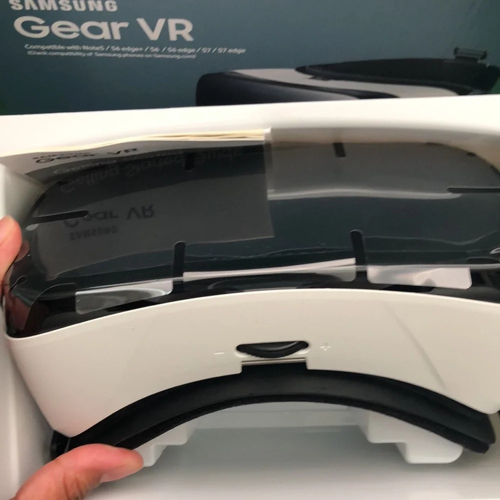 Samsung Gear VR Oculus 2015 Virtual Reality Headset for Note5/ S6/ S7/ Edge WHT
